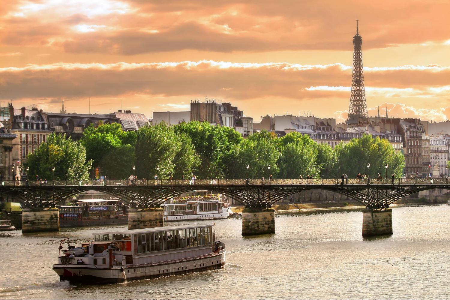 El rio Sena a su paso por Paris... CRUCEROS SCENIC GEM CRUCEROS FLUVIALES SCENIC GEM CRUCEROS RIO SENA FRANCE CRUISES CRUCEROS FRANCIA CRUCEROS FLUVIALES DE LUJO PARIS HORNFLEUR VERNON